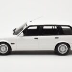 BMW 325i E30 Touring M Package Bianco Otto 1:18 - image 3 of 5