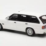 BMW 325i E30 Touring M Package Bianco Otto 1:18 - image 4 of 5