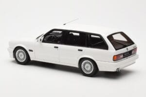 BMW 325i E30 Touring M Package Bianco Otto 1:18 OT238 Resina — immagine 4 di 5