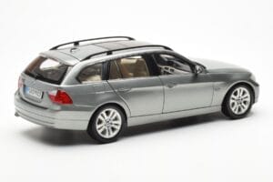 BMW 330i E91 Touring Grigio Metallic Kyosho 1:18 80430394359 Pressofusione — immagine 3 di 8