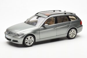 BMW 330i E91 Touring Grigio Metallic Kyosho 1:18 80430394359