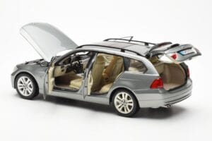 BMW 330i E91 Touring Grigio Metallic Kyosho 1:18 80430394359 Pressofusione — immagine 5 di 8