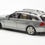 BMW 330i E91 Touring Grigio Metallic Kyosho 1:18 - image 7 of 8