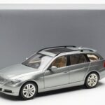 BMW 330i E91 Touring Grigio Metallic Kyosho 1:18 - image 8 of 8