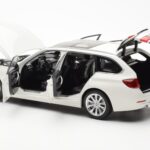 BMW 335i F31 Touring Alpine Bianco Paragon 1:18 - image 5 of 8