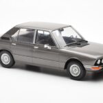 BMW 520i E28 Grigio MCG 1:18 - image 4 of 6