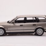 BMW 530i E34 Touring Grigio Metallizzato MCG 1:18 - image 3 of 6