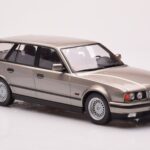 BMW 530i E34 Touring Grigio Metallizzato MCG 1:18 - image 4 of 6