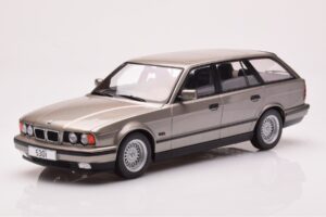 BMW 530i E34 Touring Grigio Metallizzato MCG 1:18 MCG18330
