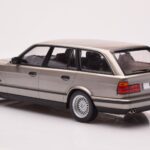 BMW 530i E34 Touring Grigio Metallizzato MCG 1:18 - image 5 of 6