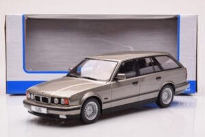 BMW 530i E34 Touring Grigio Metallizzato MCG 1:18 MCG18330 Pressofusione — immagine 6 di 6