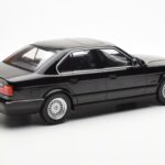 BMW 540i E34 Nero Metallic MCG 1:18 - image 2 of 6