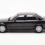 BMW 540i E34 Nero Metallic MCG 1:18 - image 3 of 6