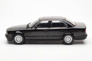 BMW 540i E34 Nero Metallic MCG 1:18 MCG18157 Pressofusione — immagine 3 di 6