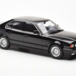 BMW 540i E34 Nero Metallic MCG 1:18 - image 4 of 6