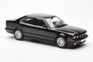 BMW 540i E34 Nero Metallic MCG 1:18 MCG18157 Pressofusione — immagine 4 di 6