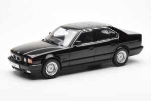 BMW 540i E34 Nero Metallic MCG 1:18 MCG18157