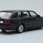 BMW 540i E34 Touring Nero Metallizzato MCG 1:18 - image 2 of 6