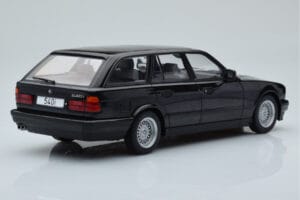 BMW 540i E34 Touring Nero Metallizzato MCG 1:18 MCG18329 Pressofusione — immagine 2 di 6