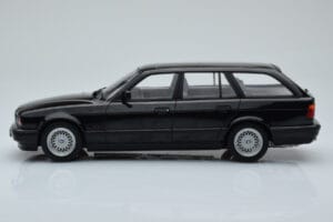 BMW 540i E34 Touring Nero Metallizzato MCG 1:18 MCG18329 Pressofusione — immagine 3 di 6