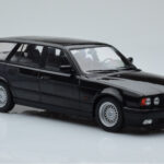 BMW 540i E34 Touring Nero Metallizzato MCG 1:18 - image 4 of 6