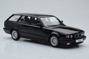 BMW 540i E34 Touring Nero Metallizzato MCG 1:18 MCG18329 Pressofusione — immagine 4 di 6
