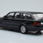BMW 540i E34 Touring Nero Metallizzato MCG 1:18 - image 5 of 6