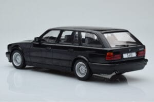 BMW 540i E34 Touring Nero Metallizzato MCG 1:18 MCG18329 Pressofusione — immagine 5 di 6