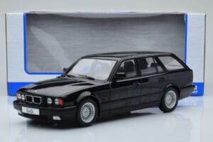 BMW 540i E34 Touring Nero Metallizzato MCG 1:18 MCG18329 Pressofusione — immagine 6 di 6