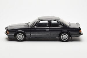BMW 635 CSi E24 Diamant Nero Metallizzato AUTOart 1:18 70521 Pressofusione — immagine 4 di 8