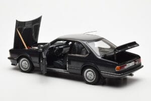 BMW 635 CSi E24 Diamant Nero Metallizzato AUTOart 1:18 70521 Pressofusione — immagine 5 di 8