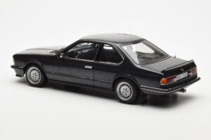 BMW 635 CSi E24 Diamant Nero Metallizzato AUTOart 1:18 70521 Pressofusione — immagine 7 di 8