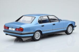 BMW 7 Series E32 730i Blu MCG 1:18 MCG18160 Pressofusione — immagine 2 di 5