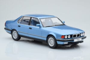 BMW 7 Series E32 730i Blu MCG 1:18 MCG18160 Pressofusione — immagine 3 di 5
