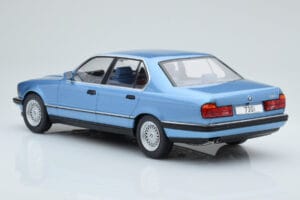 BMW 7 Series E32 730i Blu MCG 1:18 MCG18160 Pressofusione — immagine 4 di 5