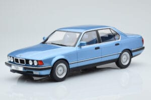 BMW 7 Series E32 730i Blu MCG 1:18 MCG18160 Pressofusione