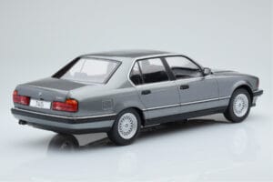 BMW 7 Series E32 740i Argento MCG 1:18 MCG18161 Pressofusione — immagine 2 di 5