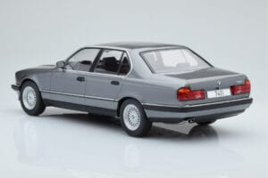 BMW 7 Series E32 740i Argento MCG 1:18 MCG18161 Pressofusione — immagine 4 di 5