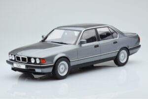 BMW 7 Series E32 740i Argento MCG 1:18 MCG18161 Pressofusione