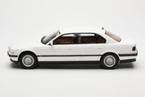 BMW 750iL E38 Asia Exclusive Bianco Otto 1:18 OT836 Resina — immagine 3 di 6