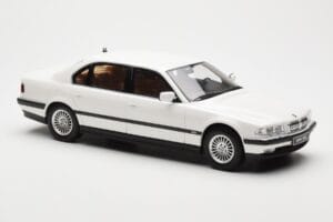 BMW 750iL E38 Asia Exclusive Bianco Otto 1:18 OT836 Resina — immagine 4 di 6