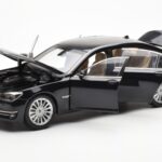 BMW 750Li F02 Facelift Carbon Nero Kyosho 1:18 - image 2 of 8