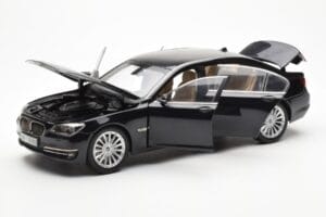 BMW 750Li F02 Facelift Carbon Nero Kyosho 1:18 08784BK Pressofusione — immagine 2 di 8