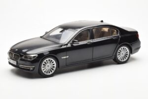 BMW 750Li F02 Facelift Carbon Nero Kyosho 1:18 08784BK