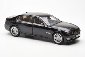 BMW 750Li F02 Facelift Carbon Nero Kyosho 1:18 08784BK Pressofusione — immagine 6 di 8