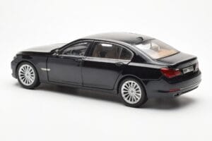 BMW 750Li F02 Facelift Carbon Nero Kyosho 1:18 08784BK Pressofusione — immagine 7 di 8