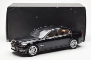 BMW 750Li F02 Facelift Carbon Nero Kyosho 1:18 08784BK Pressofusione — immagine 8 di 8