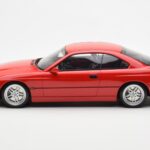 BMW 850 CSi E31 Rosso Otto 1:18 - image 3 of 6