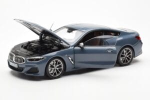 BMW 850i G15 Barcelona Blue Metallic Norev 1:18 80432450995 Pressofusione — immagine 2 di 8