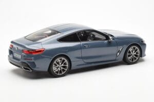 BMW 850i G15 Barcelona Blue Metallic Norev 1:18 80432450995 Pressofusione — immagine 3 di 8
